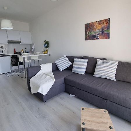 Super Modern Beachfront 1 Bedroom - Sleeps 4 Limassol Kültér fotó