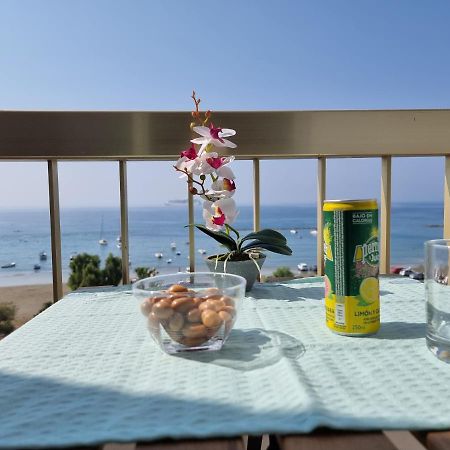 Super Modern Beachfront 1 Bedroom - Sleeps 4 Limassol Kültér fotó