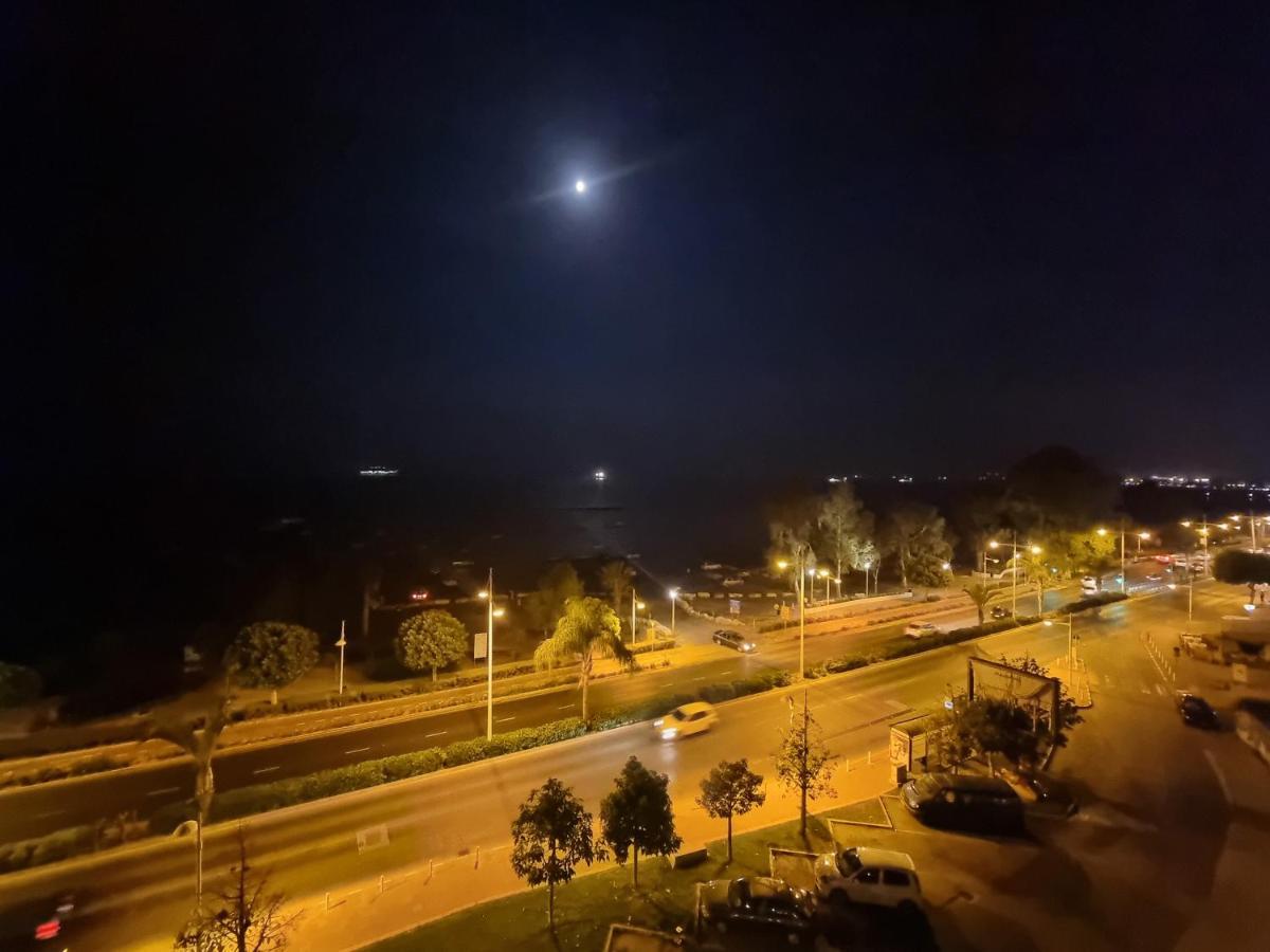 Super Modern Beachfront 1 Bedroom - Sleeps 4 Limassol Kültér fotó