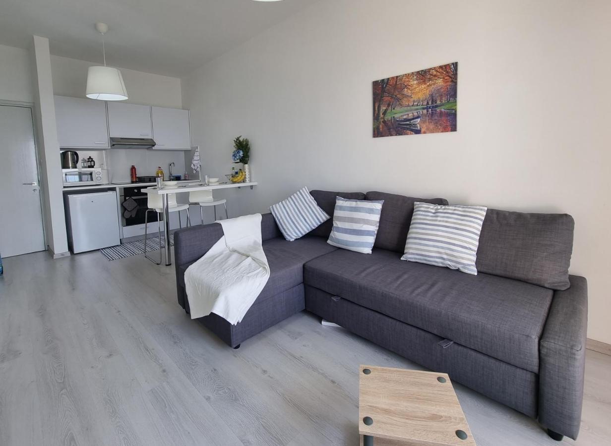 Super Modern Beachfront 1 Bedroom - Sleeps 4 Limassol Kültér fotó
